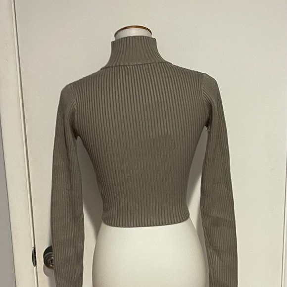 Edikted Cropped Sweater - Size XS/S - NEW With Tags. - Picture 4 of 13